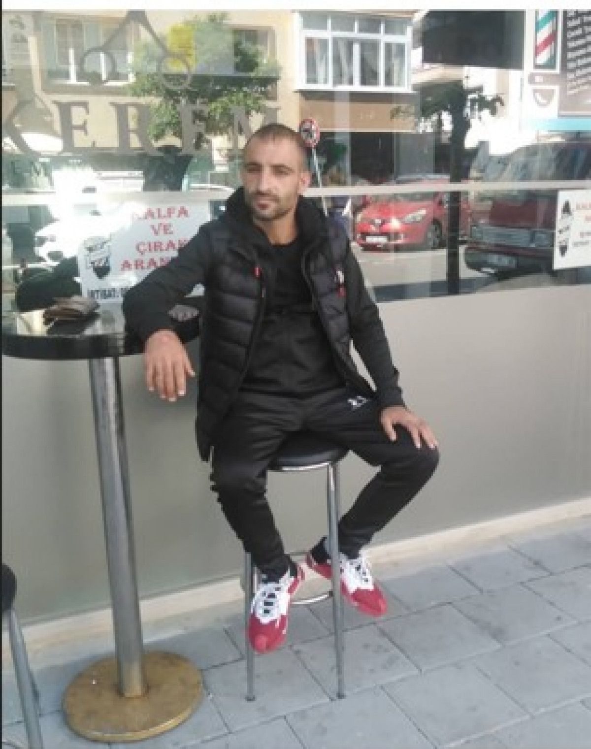 Küçükçekmece'deki ağabey, kardeşiyle arkadaş olan evsizi öldürdü