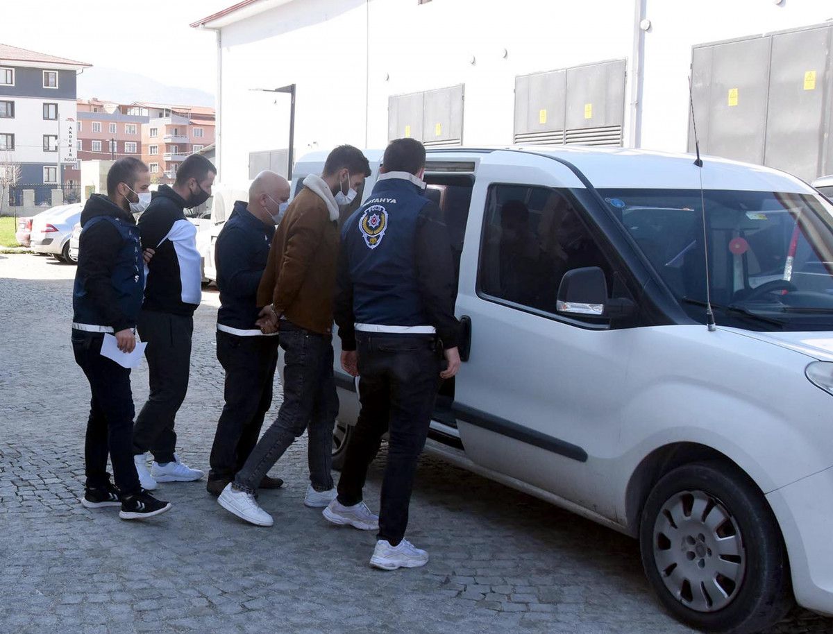 Kütahya'da kargo takip numarasıyla 13 bin TL'lik bilgisayarı çaldılar