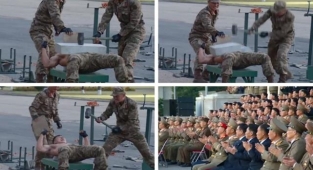 Kuzey Kore'de askerlerin sergilediği gövde gösterisi büyük ses getirdi