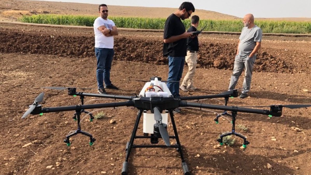 Mardin’de tarlalar drone ile ilaçlanmaya başladı