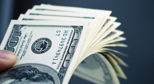 Merkez Bankası faiz indirimi sonrası hızlı bir yükselişe geçen dolar rekor üstüne rekor kırıyor