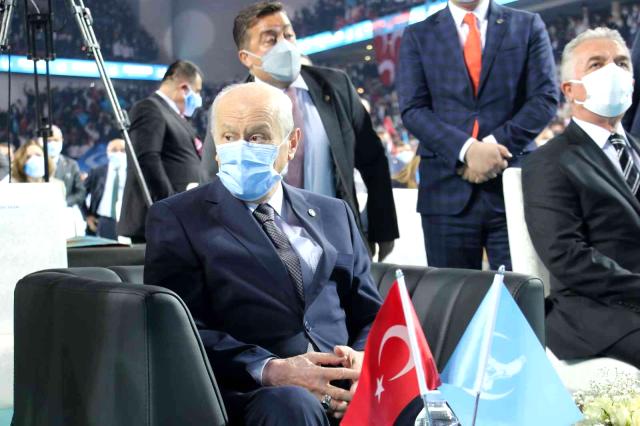 MHP Lideri Bahçeli: "Üniversite kapılarında öğretim üyelerine meydan okuyan, taş atan, hakaret eden bir güruhun Türk gençliğini değil, hain planları...
