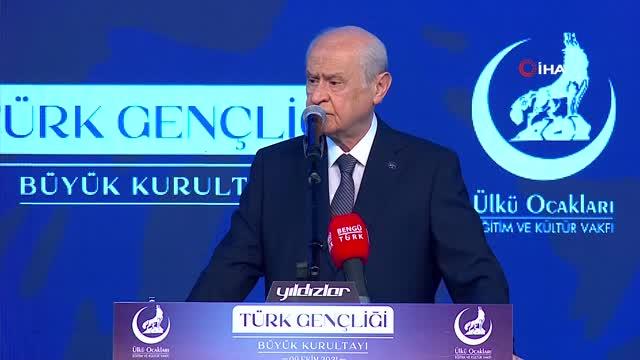 MHP Lideri Bahçeli: "Üniversite kapılarında öğretim üyelerine meydan okuyan, taş atan, hakaret eden bir güruhun Türk gençliğini değil, hain planları...