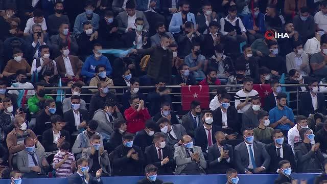 MHP Lideri Bahçeli: "Üniversite kapılarında öğretim üyelerine meydan okuyan, taş atan, hakaret eden bir güruhun Türk gençliğini değil, hain planları...