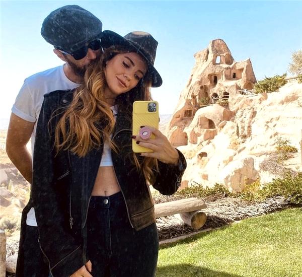 Oğulcan Engin'den ayrılan Ezgi Eyüboğlu, Kerim Çarmıklı ile görüntülendi