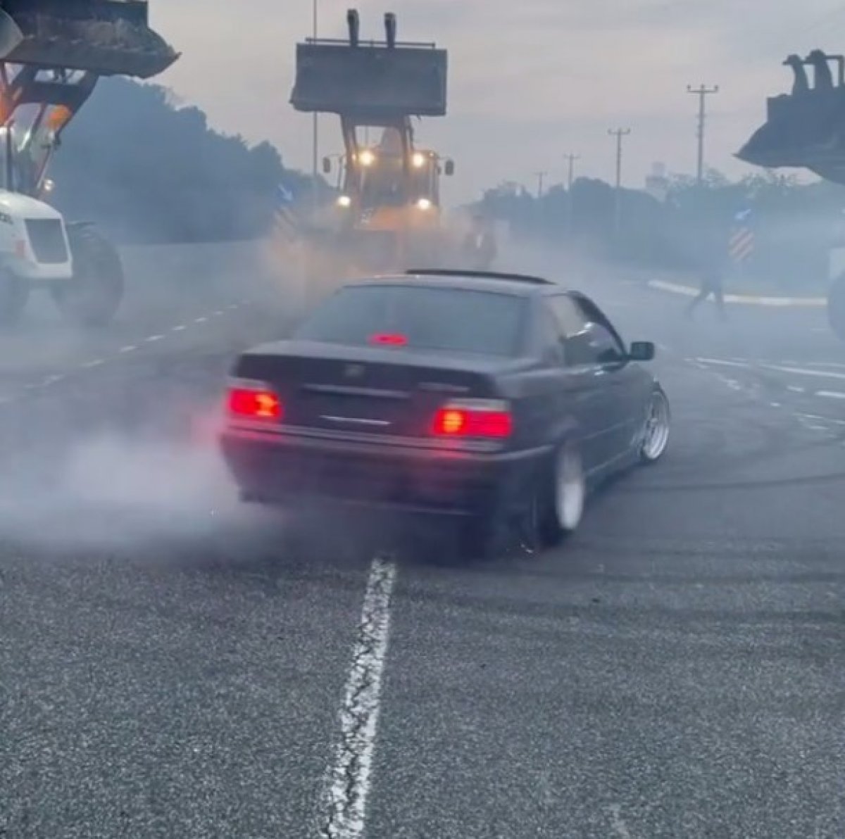 Ordu'da drift atan sürücü ve yolu kapatan kepçe sürücülerine 14 bin lira ceza