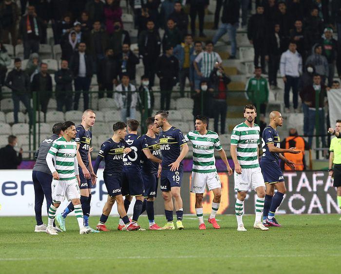 "Pereira ile olmaz" Fanatik yazarları Konyaspor - Fenerbahçe maçını değerlendirdi...