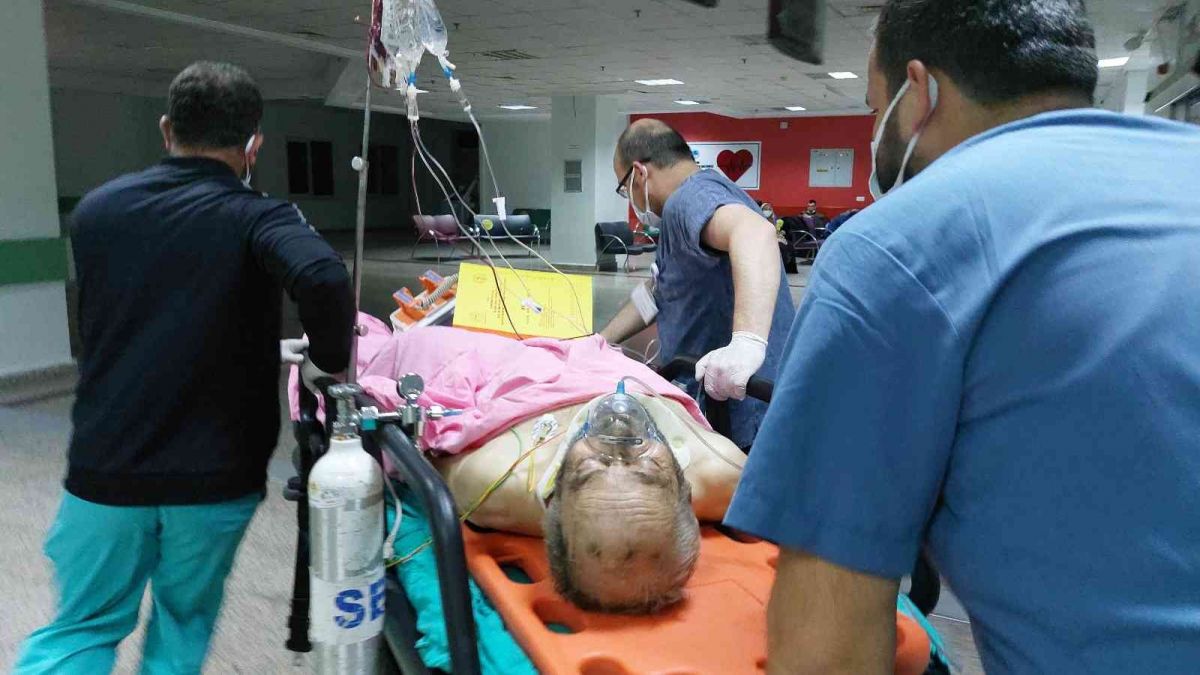 Tamir ettikleri minibüsün altında kaldılar: 1 ölü 1 yaralı