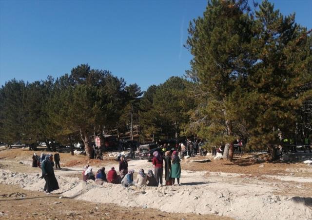 Son dakika! Afyonkarahisar'da öğrenci servisi devrildi: 4'ü öğrenci 5 kişi öldü, 3 kişi yaralandı