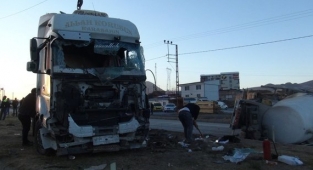 Son Dakika: Bitlis'te feci kaza: 2 ölü, 3 yaralı