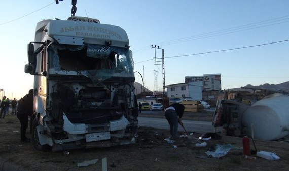 Son Dakika: Bitlis'te feci kaza: 2 ölü, 3 yaralı