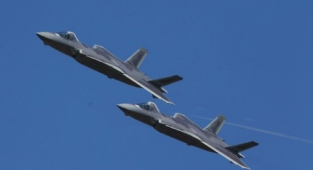 Son Dakika : Çin Halk Cumhuriyeti, Dünyanın İlk Çift Koltuklu Savaş Uçağını Geliştirdi...