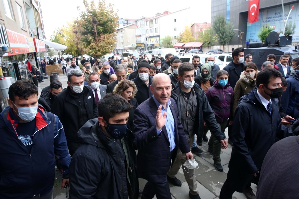 Süleyman Soylu'dan Muş'ta evlat nöbeti tutan ailelere ziyaret