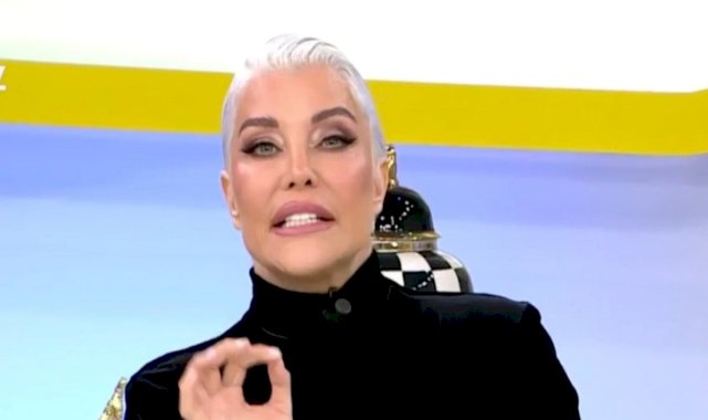 Deniz Akkaya'dan  Ece Ronay'a "SENİ İZLEYENLER, KARPUZUN İÇİN İZLİYOR"