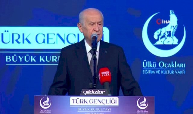 MHP Lideri Bahçeli: "Üniversite kapılarında öğretim üyelerine meydan okuyan, taş atan, hakaret eden bir güruhun Türk gençliğini değil, hain planları...