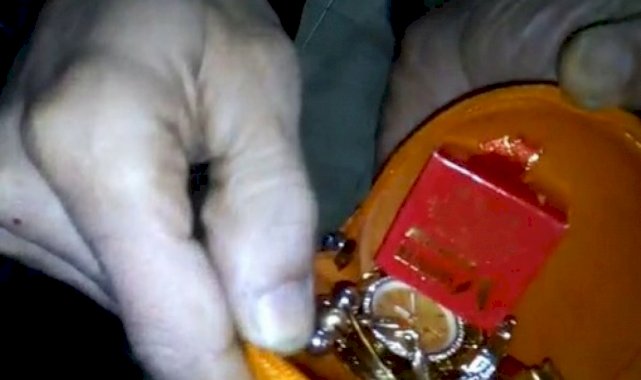 Sultangazi'de yıkamak için alınan halıdan altın çıktı