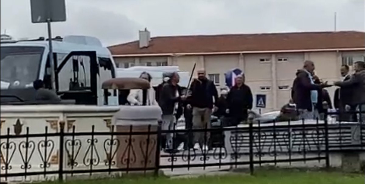 Vicdan ve Merhamet Sizlere Ömür! Dolmuş Şoförlerinin Kürekli Sopalı Kavgası Kameraya Yansıdı!