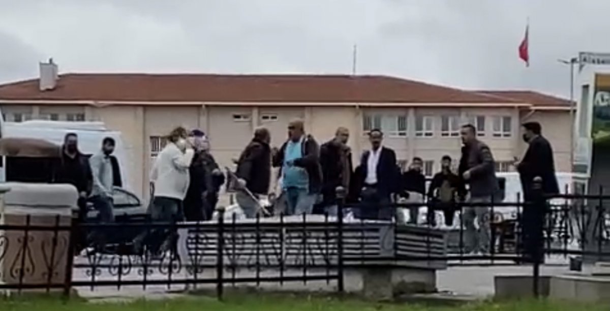 Vicdan ve Merhamet Sizlere Ömür! Dolmuş Şoförlerinin Kürekli Sopalı Kavgası Kameraya Yansıdı!