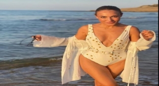 Ziynet Sali yazın son günlerinde yaptığı paylaşımla sıcak havayı hissettirdi