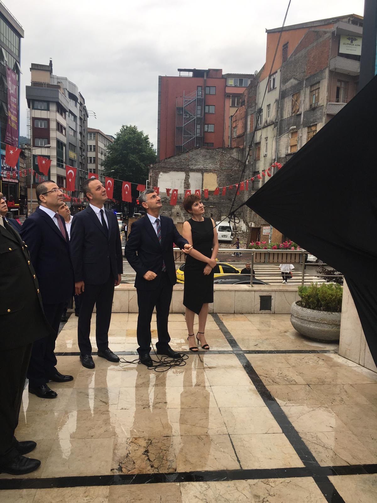 Zonguldak'ta Gençliğe Hitabe levhası ile mazgal kapatılmasına inceleme