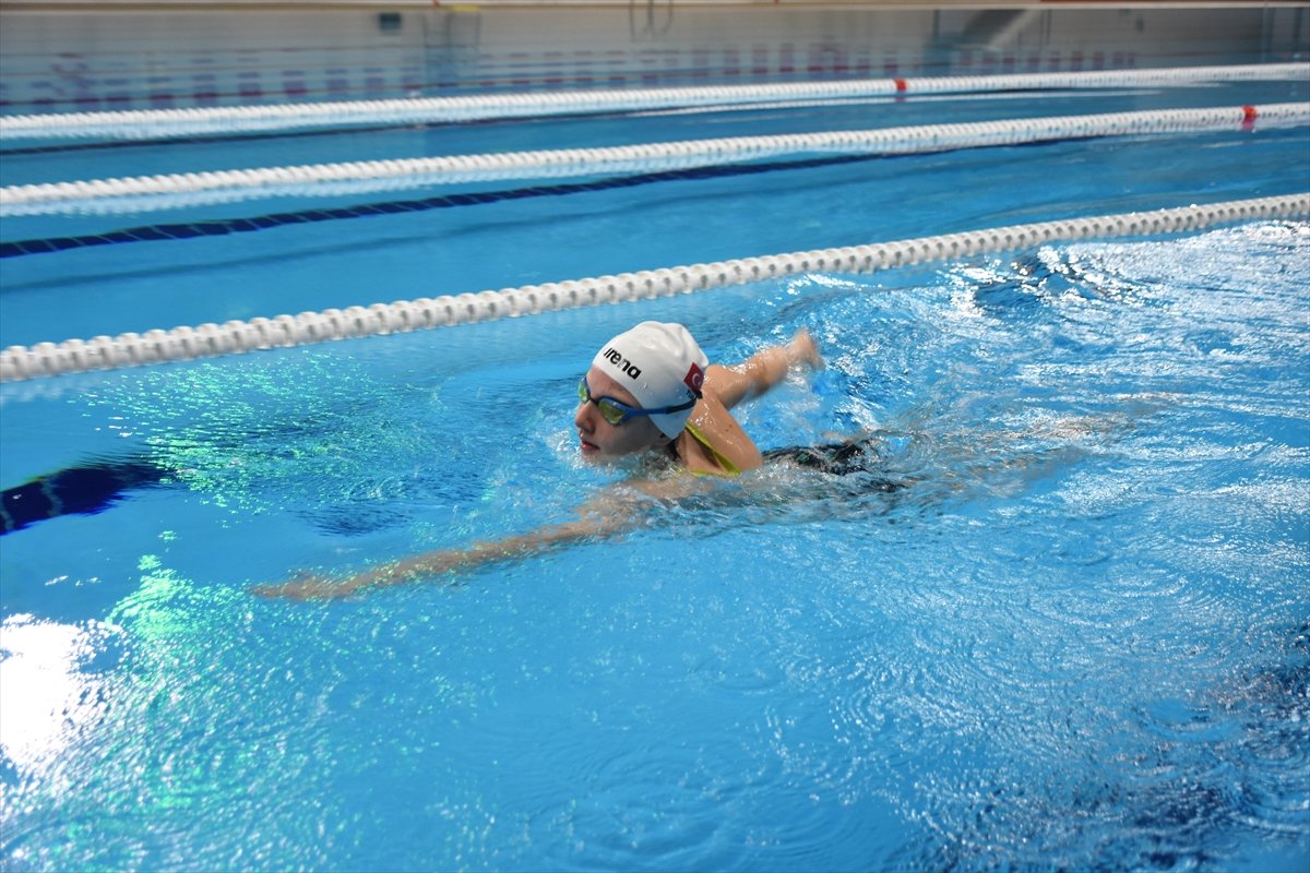 70 madalyalı milli yüzücü Tuna Erdoğan'ın hedefi Dünya Şampiyonluğu