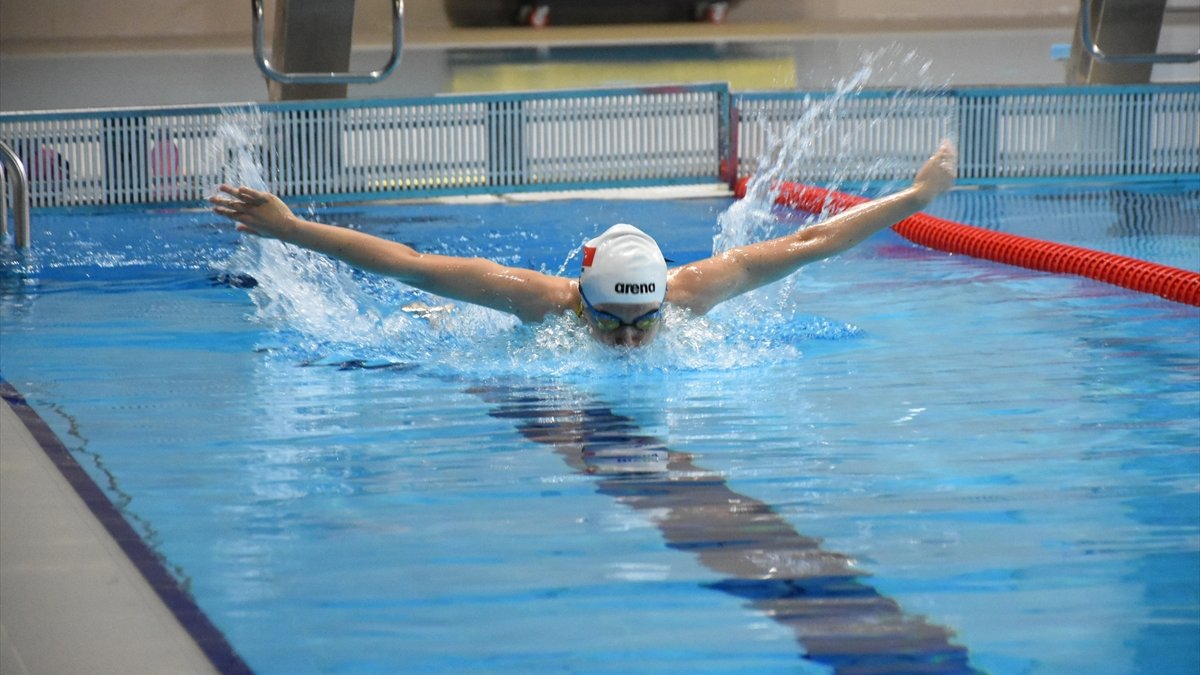 70 madalyalı milli yüzücü Tuna Erdoğan'ın hedefi Dünya Şampiyonluğu