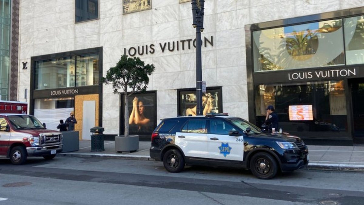 ABD’nin California eyaletindeki lüks mağazalarda yağma olayları sürüyor