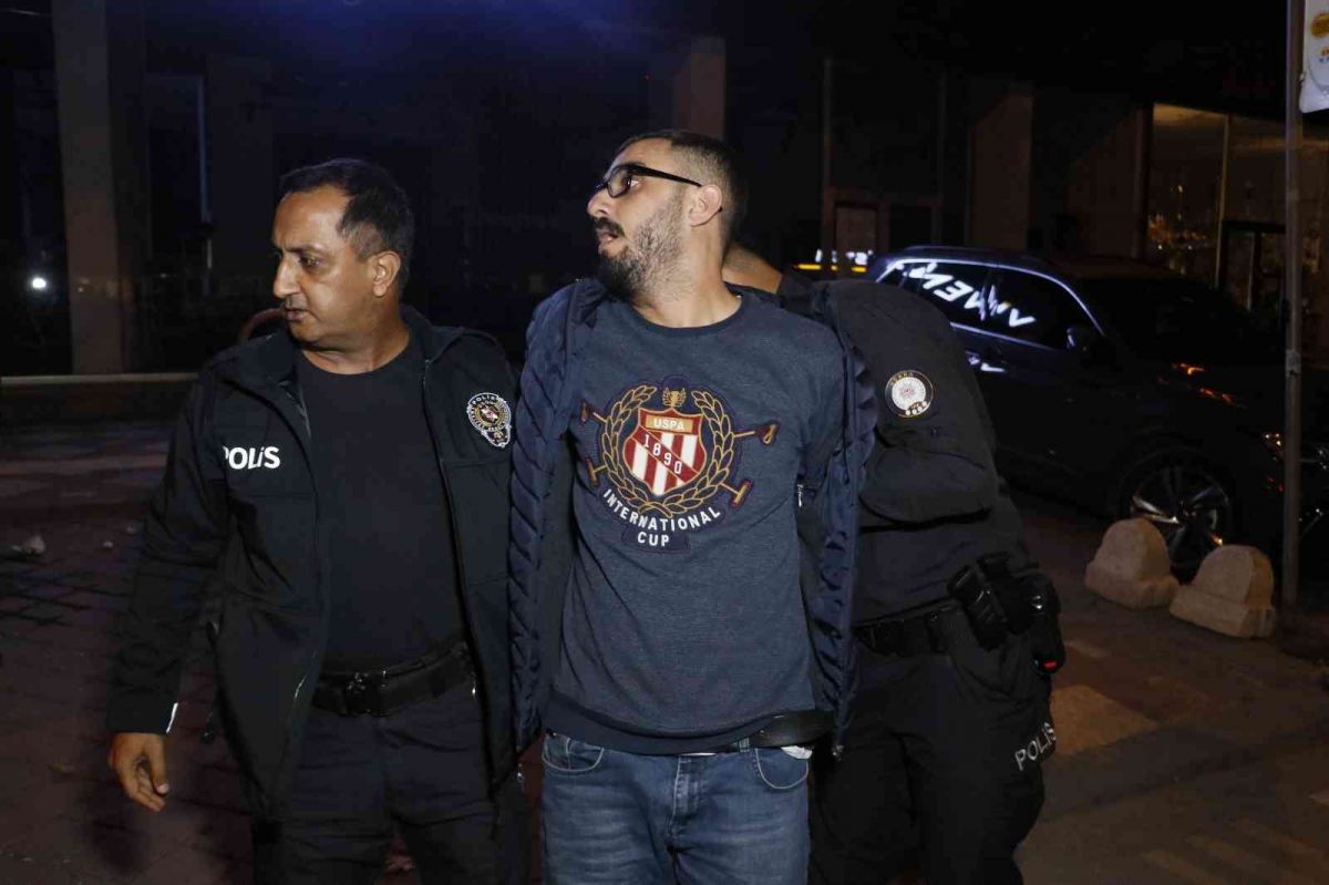 Adana'da önce polise, sonra kendisini kovalayan polis aracına çarpan sürücü yakalandı