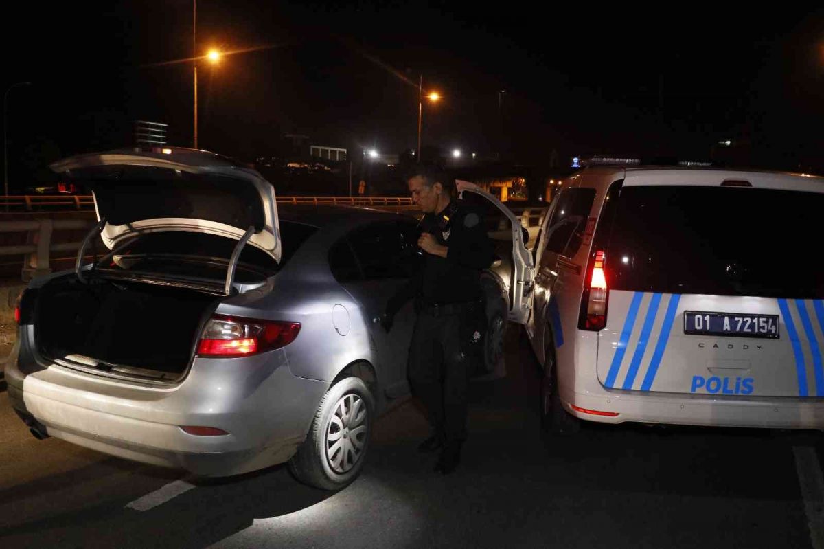 Adana'da önce polise, sonra kendisini kovalayan polis aracına çarpan sürücü yakalandı