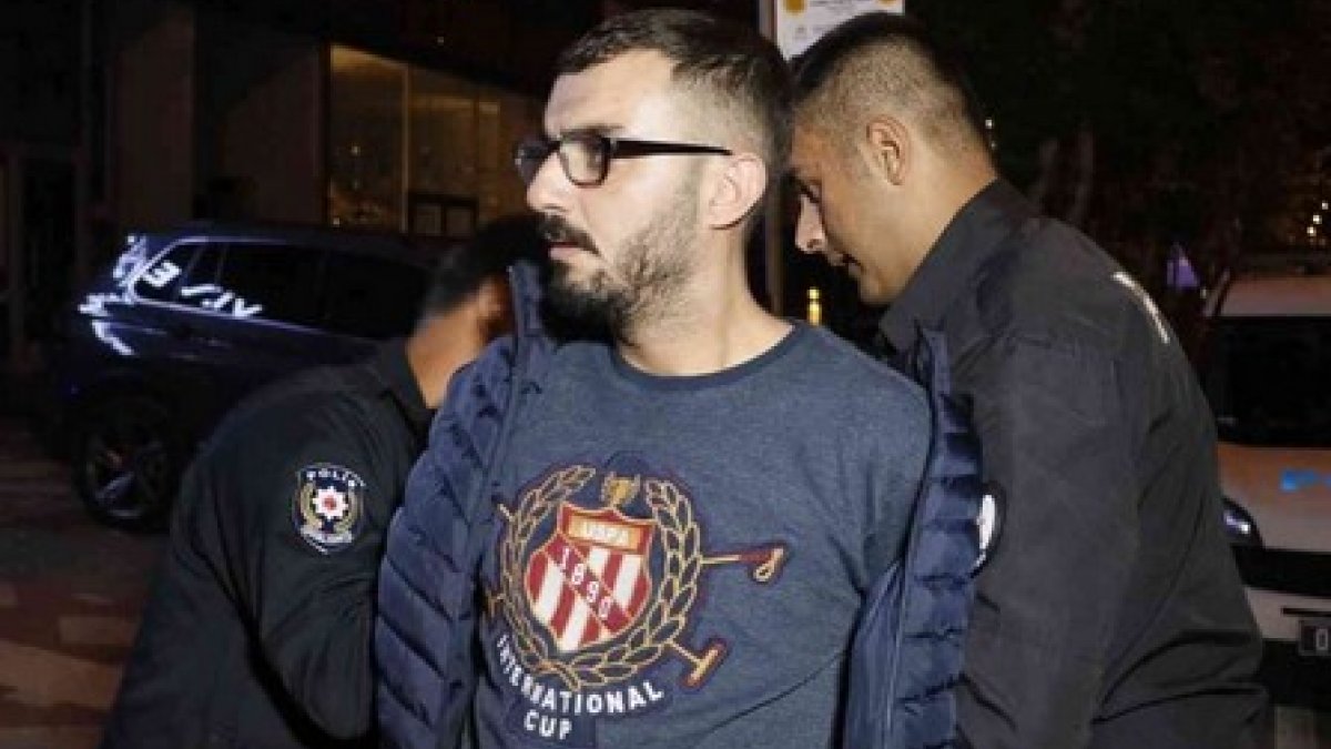 Adana'da önce polise, sonra kendisini kovalayan polis aracına çarpan sürücü yakalandı