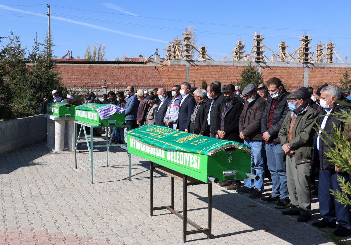 Afyonkarahisar'da aynı aileden 4 kişi toprağa verildi