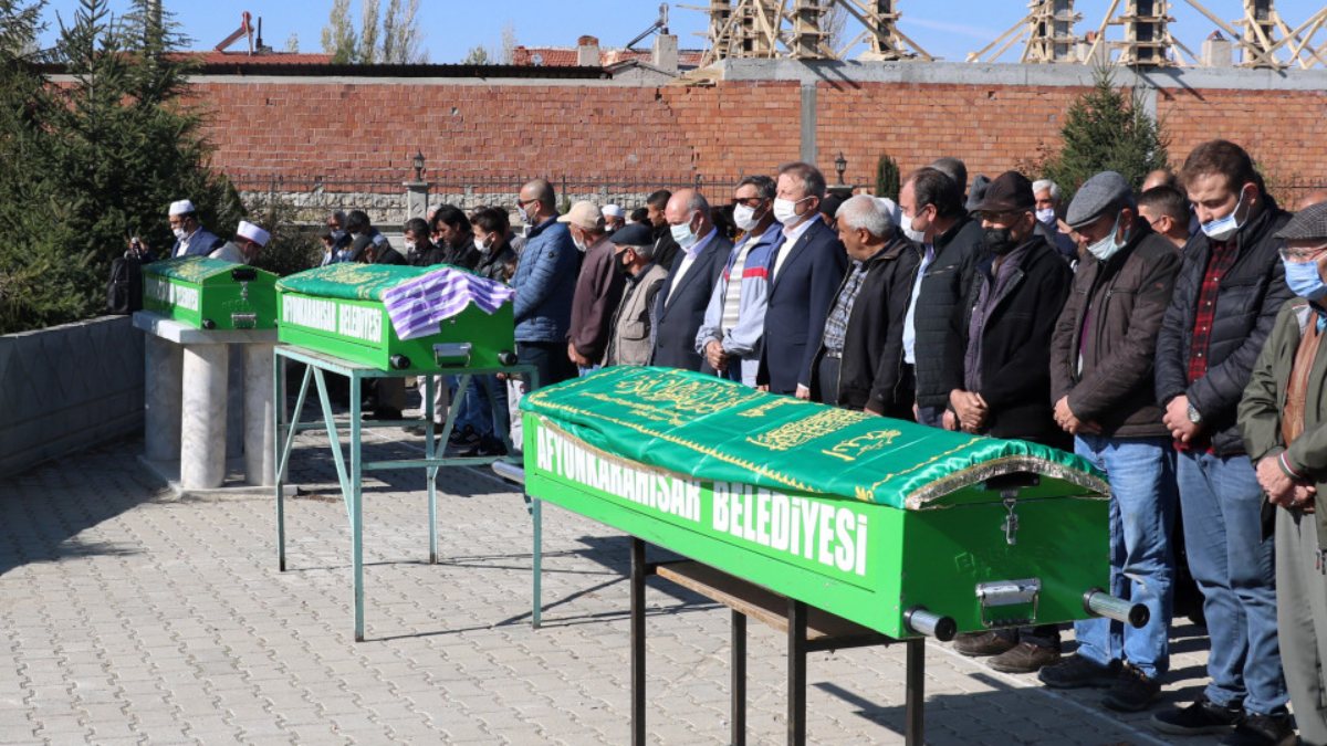 Afyonkarahisar'da aynı aileden 4 kişi toprağa verildi