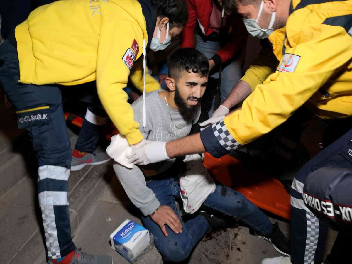 Aksaray'da 4 yerinden bıçaklanan genç: Dikişten korkarım, ölmek istiyorum