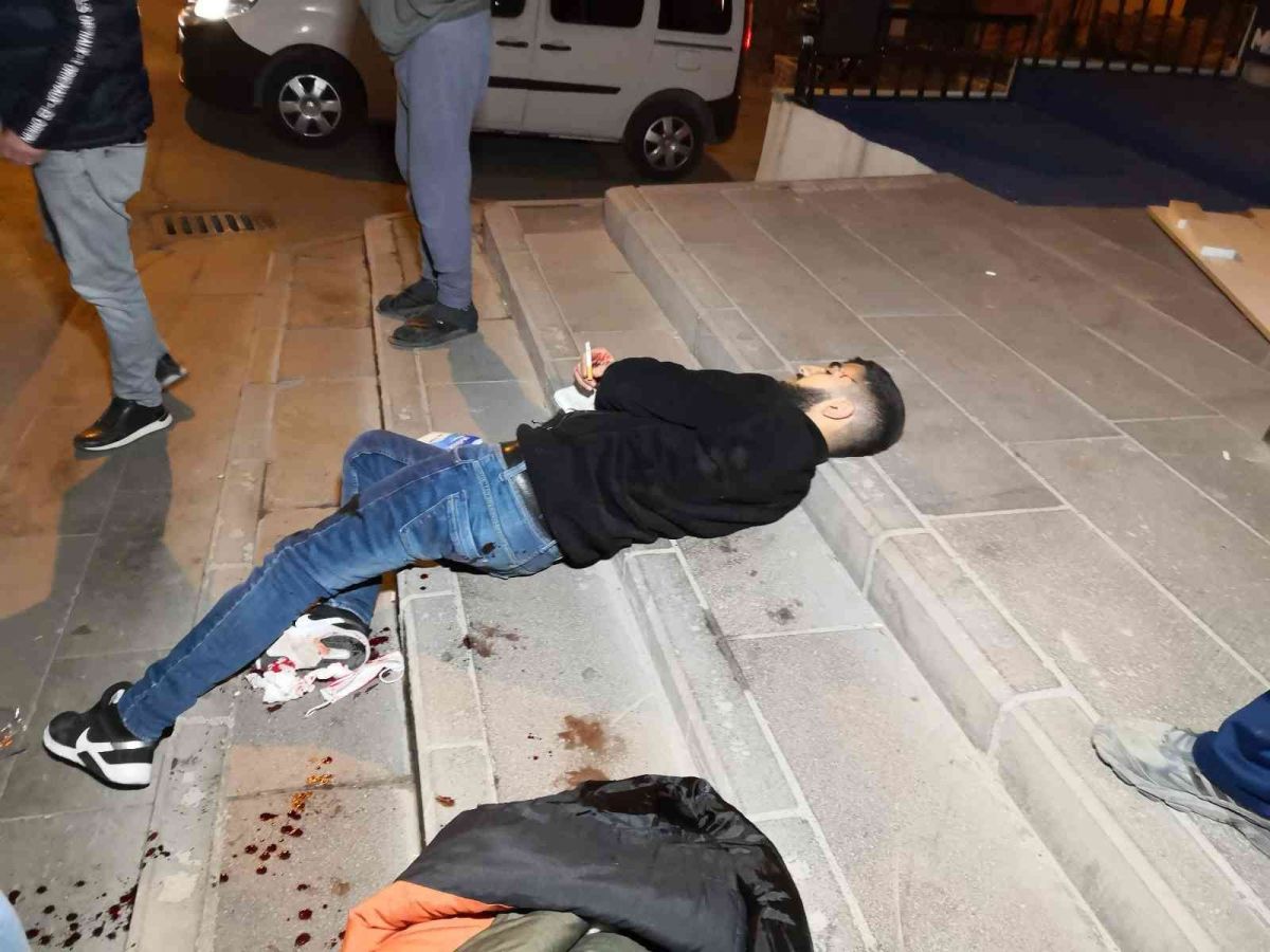 Aksaray'da 4 yerinden bıçaklanan genç: Dikişten korkarım, ölmek istiyorum