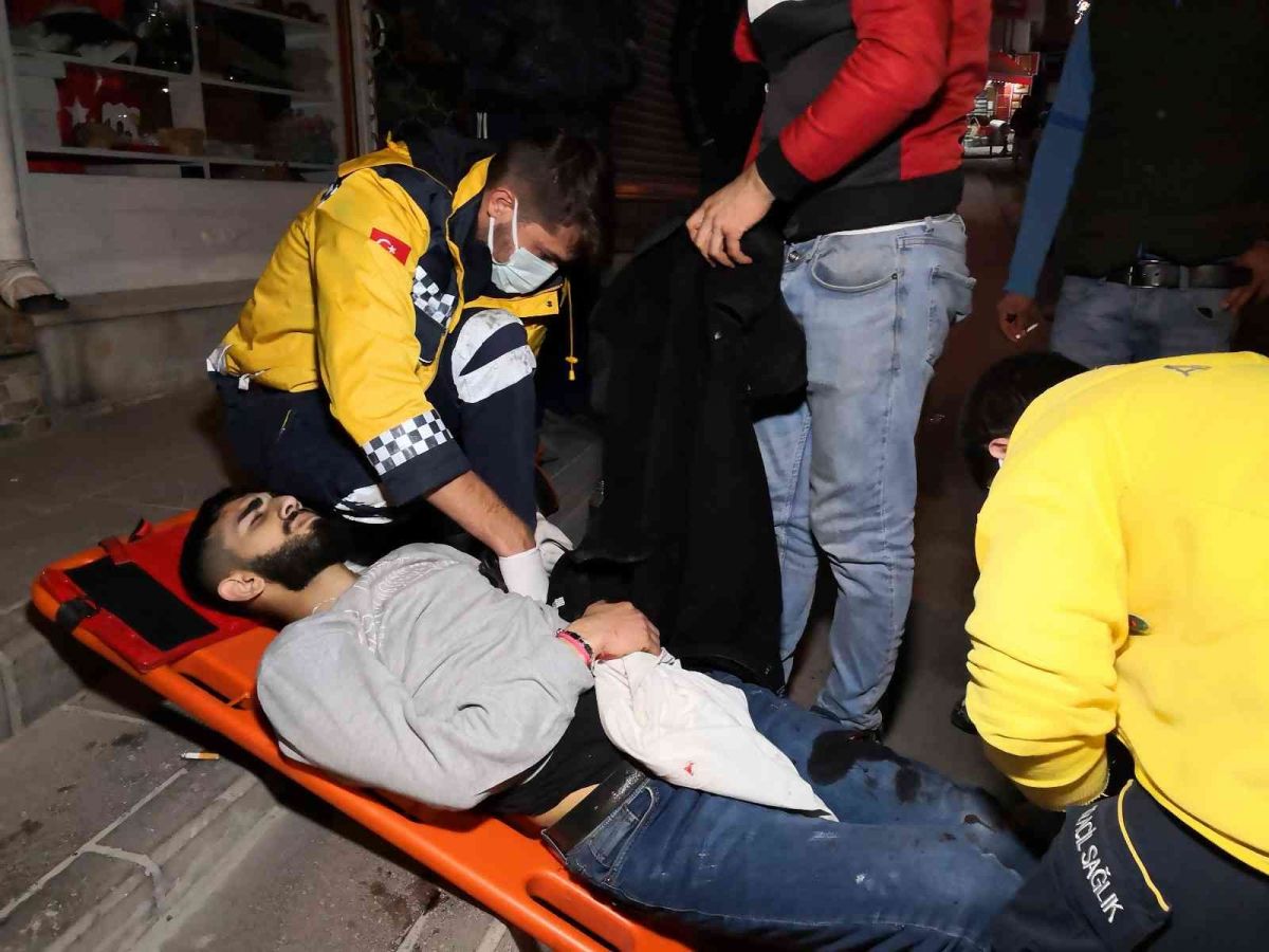 Aksaray'da 4 yerinden bıçaklanan genç: Dikişten korkarım, ölmek istiyorum