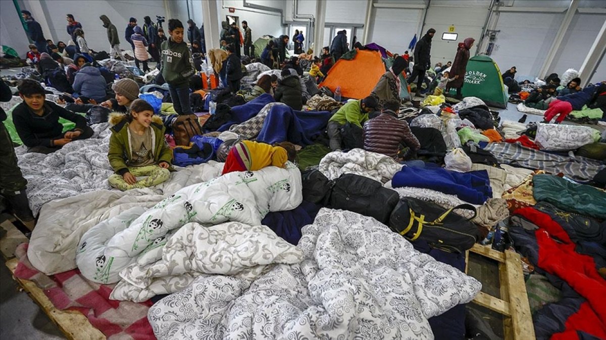 Aleksandr Lukaşenko: Göçmenlerin geçişine izin vermiş olabiliriz