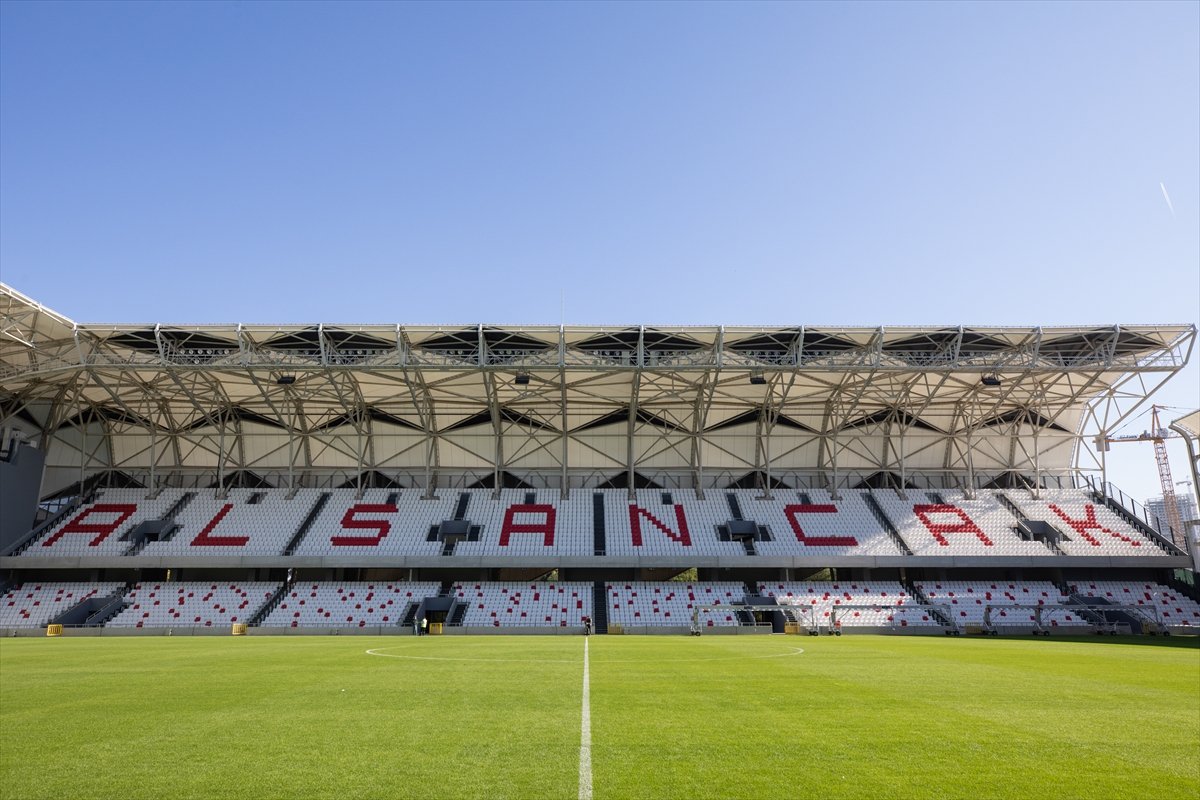 Alsancak Stadı'nda hazırlıklar tamamlandı