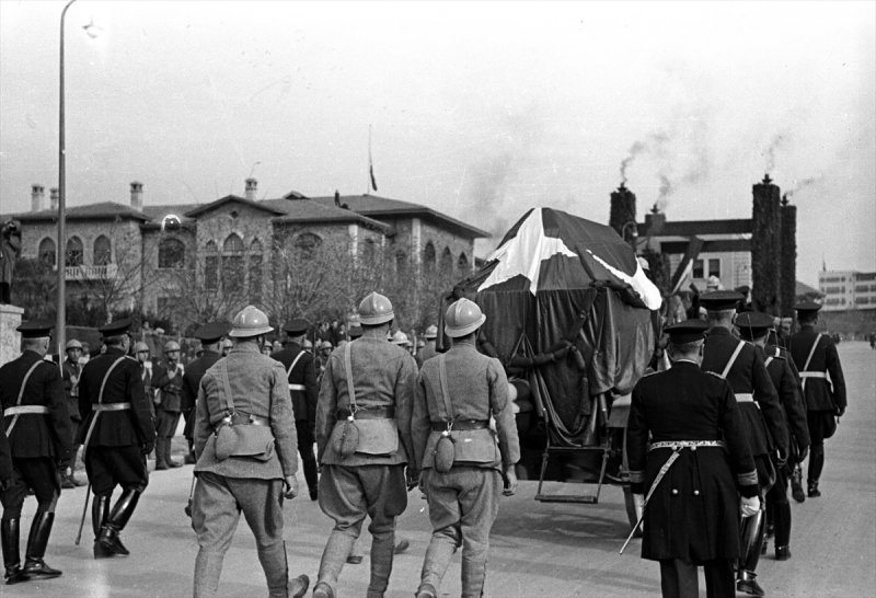 Atatürk'ün Cenazesinden Kameralara Yansıyanlar