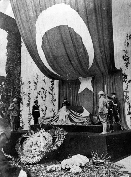 Atatürk'ün Cenazesinden Kameralara Yansıyanlar