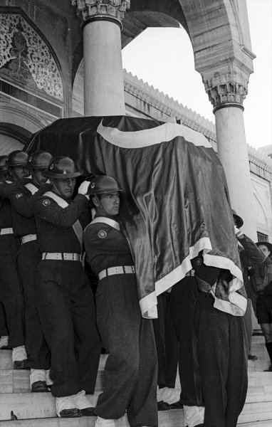 Atatürk'ün Cenazesinden Kameralara Yansıyanlar