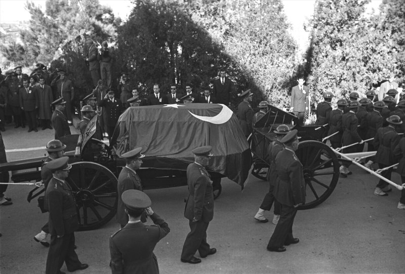 Atatürk'ün Cenazesinden Kameralara Yansıyanlar