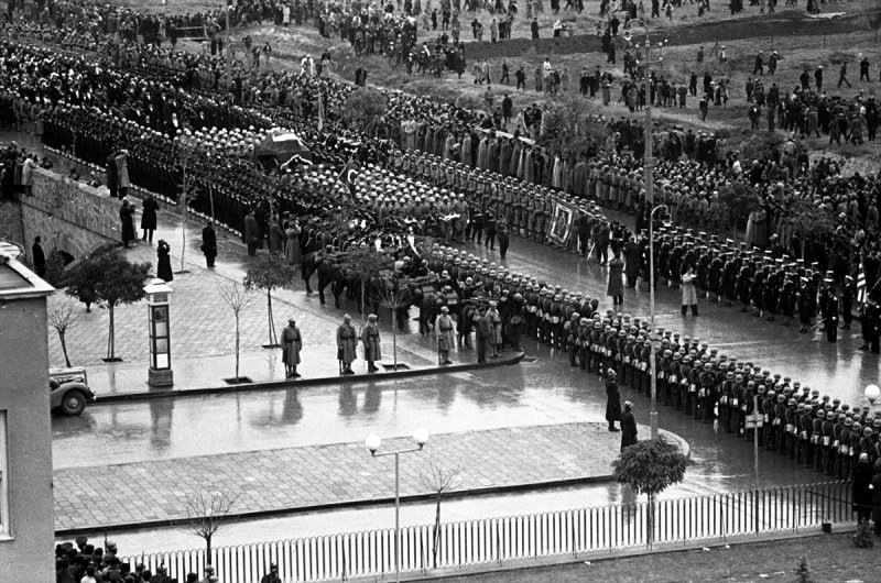 Atatürk'ün Cenazesinden Kameralara Yansıyanlar