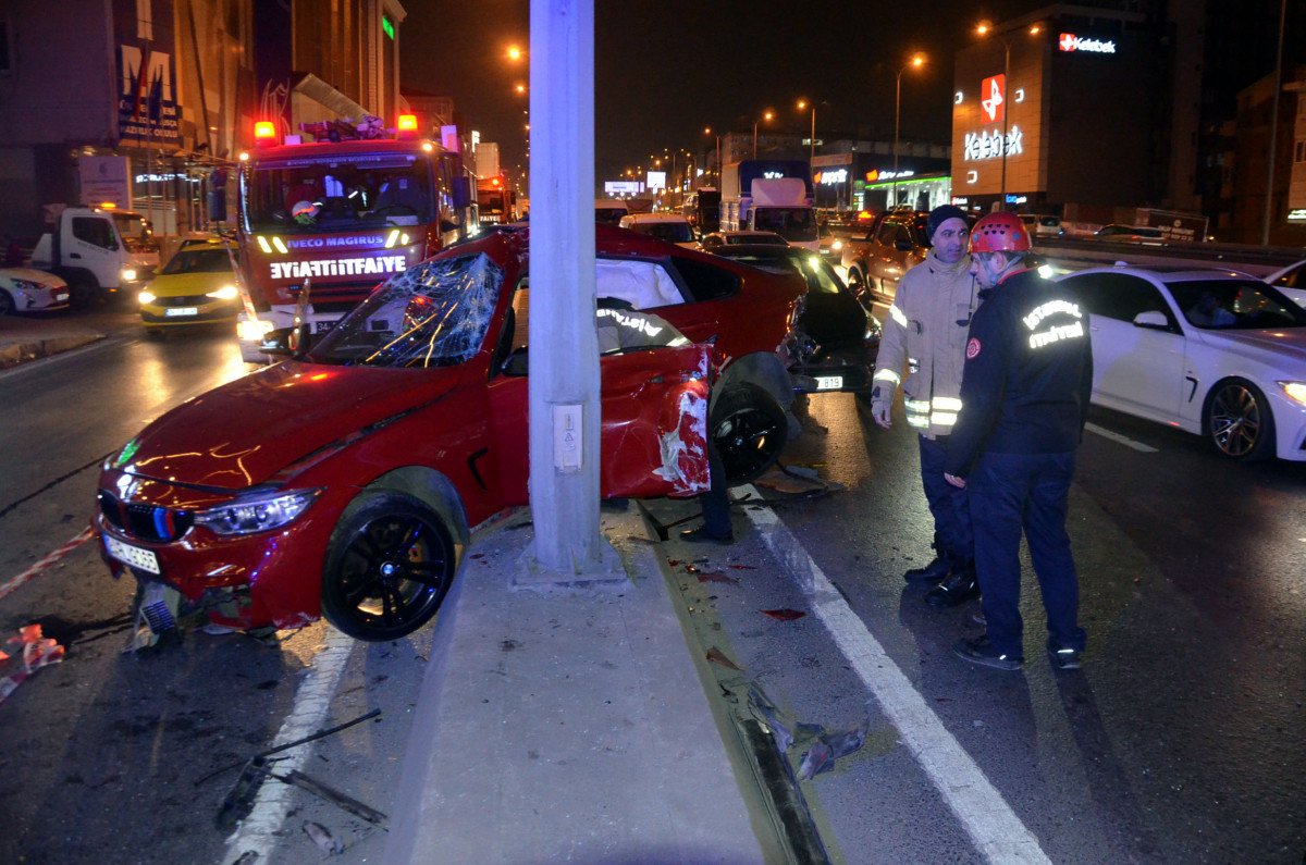 Avcılar'da makas atan iki otomobil çarpıştı