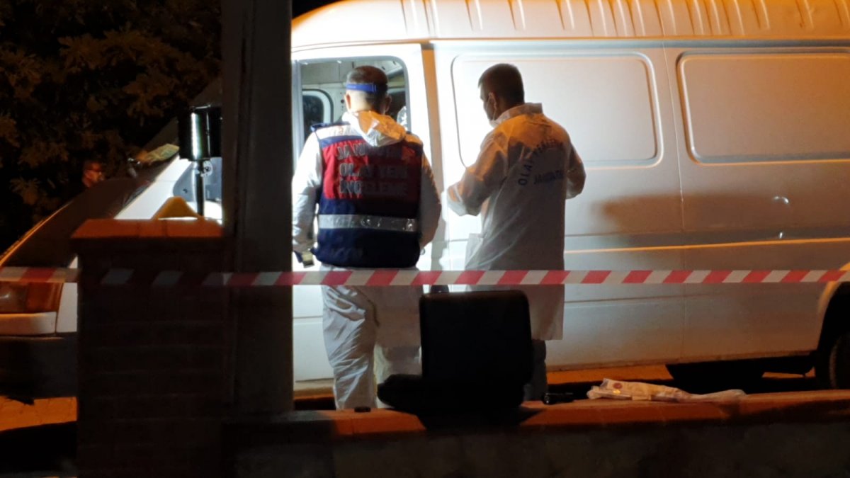 Aydın&#039;da boşanma aşamasındaki eşini ve kızını öldürdü