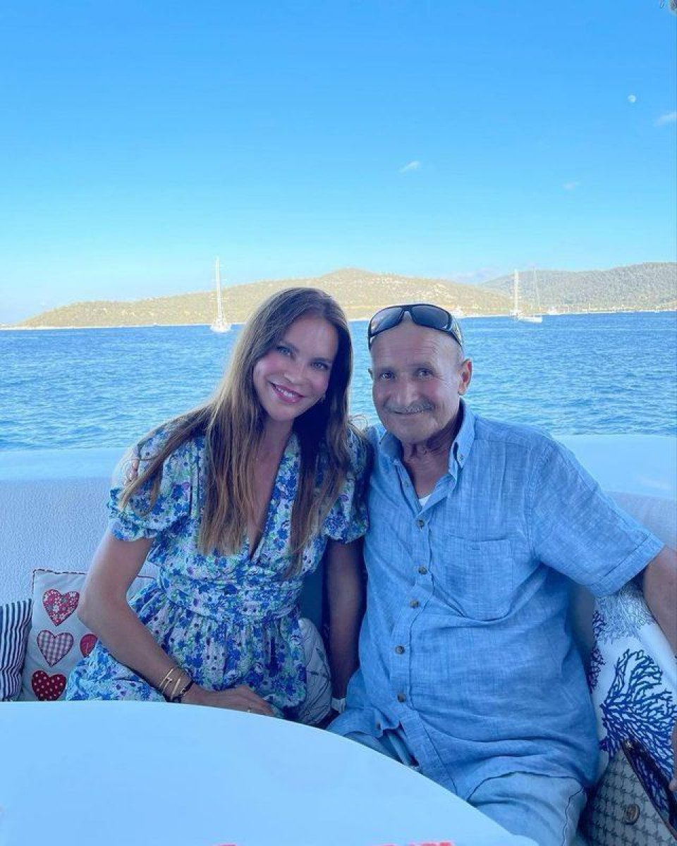 Babasını kaybeden Ebru Şallı'dan duygusal paylaşım