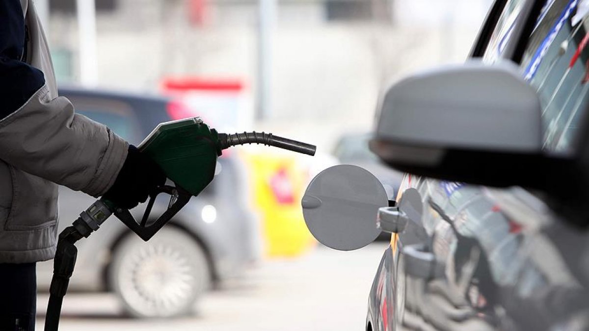 Benzin ve motorine indirim bekleniyor