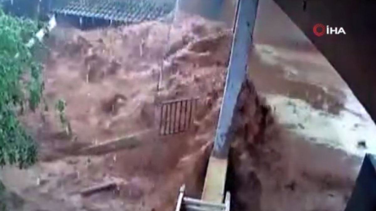 Brezilya&#039;da sel suları, evi yerle bir etti