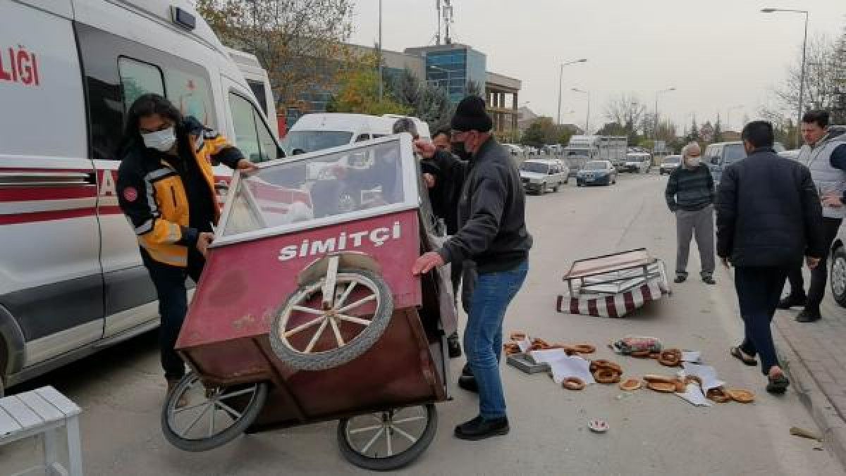 Bursa'da fırtınayla devrilen simitçi, yoğun bakıma alındı
