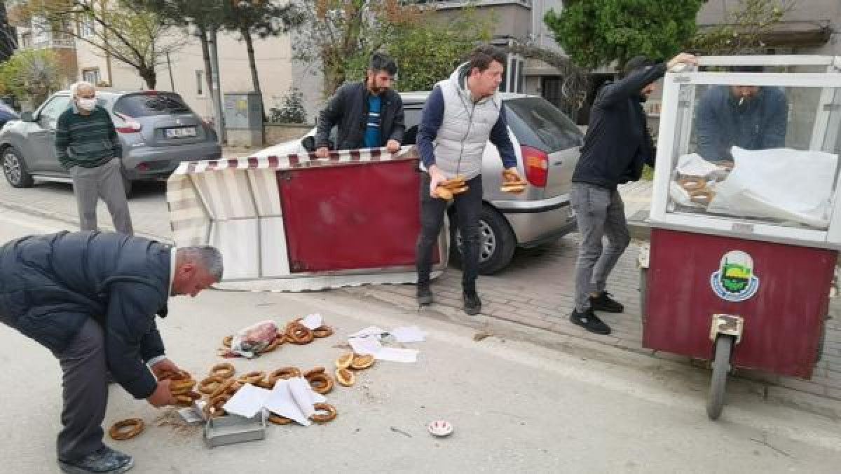 Bursa'da fırtınayla devrilen simitçi, yoğun bakıma alındı