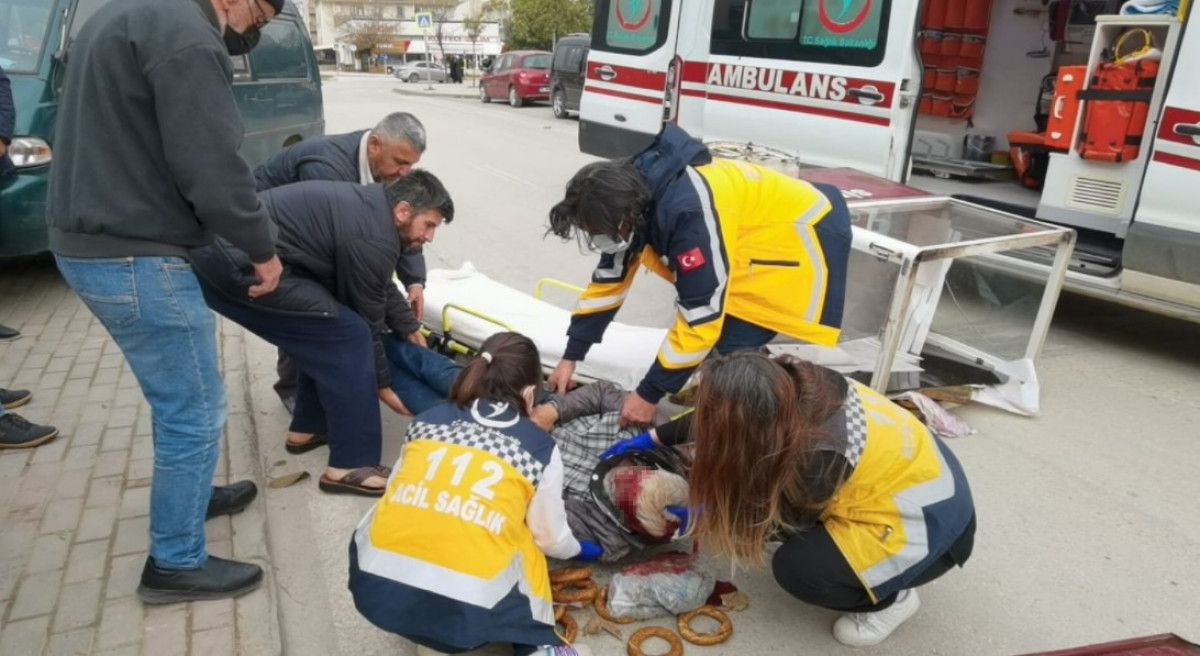 Bursa'da fırtınayla devrilen simitçi, yoğun bakıma alındı